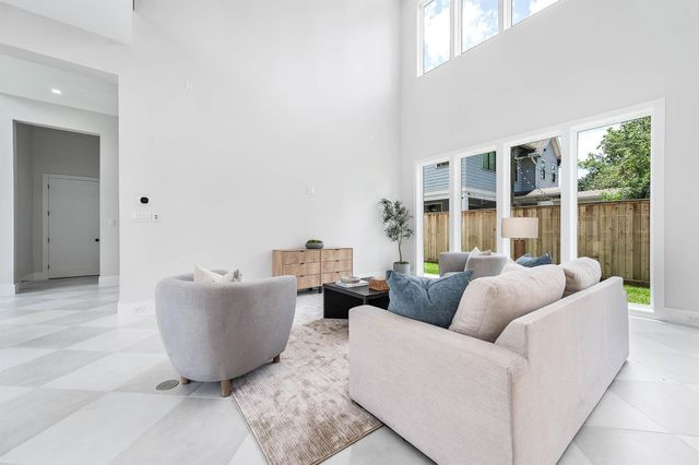 408 W 30th Street, Houston, TX 77018