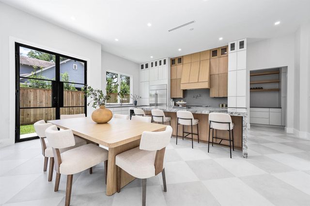 408 W 30th Street, Houston, TX 77018