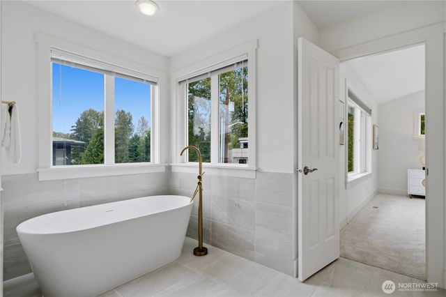 12516 NE 90th Street, Kirkland, WA 98033