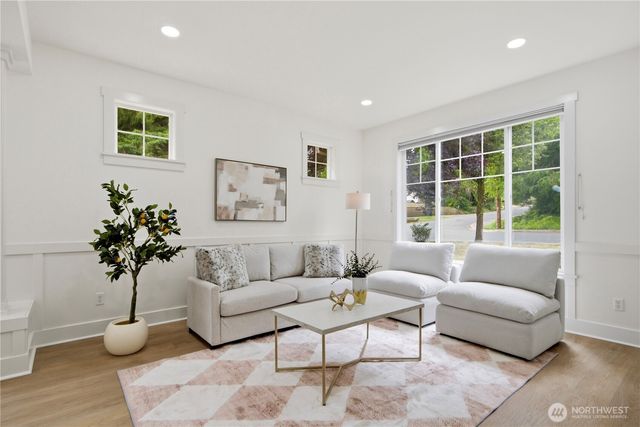 12516 NE 90th Street, Kirkland, WA 98033