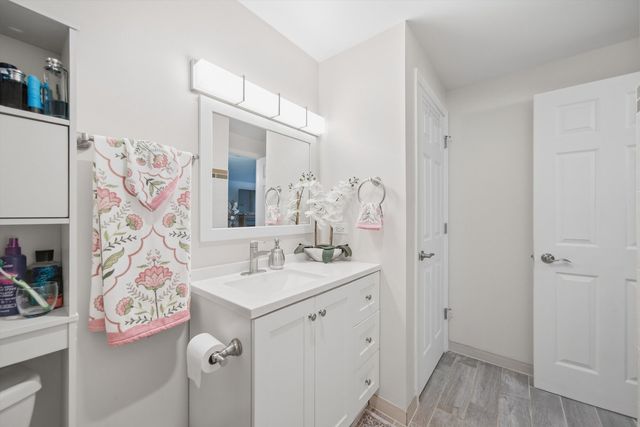 8812 Briar Court 2D, Des Plaines, IL 60016