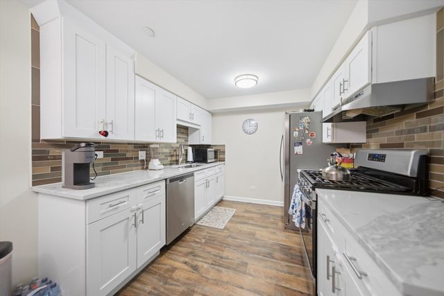 8812 Briar Court 2D, Des Plaines, IL 60016