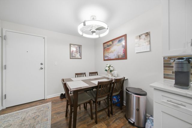 8812 Briar Court 2D, Des Plaines, IL 60016