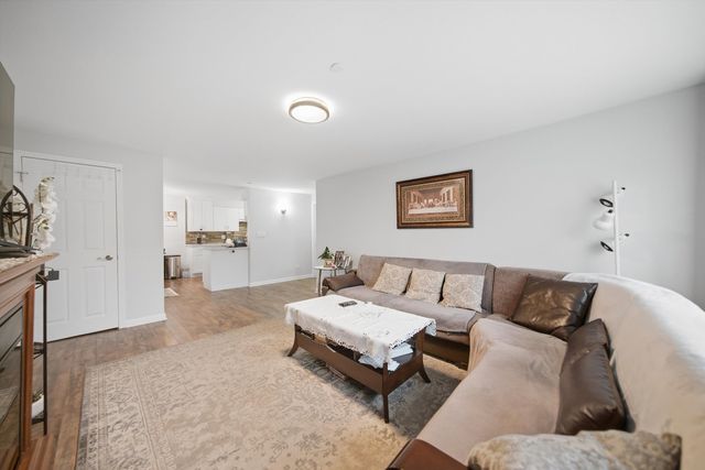 8812 Briar Court 2D, Des Plaines, IL 60016