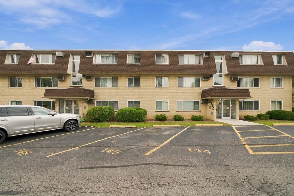 8812 Briar Court 2D, Des Plaines, IL 60016