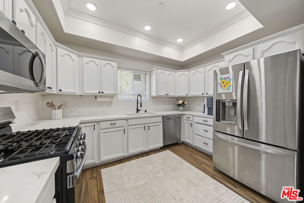 309 S Mariposa Avenue 101, Los Angeles, CA 90020 — photo 2