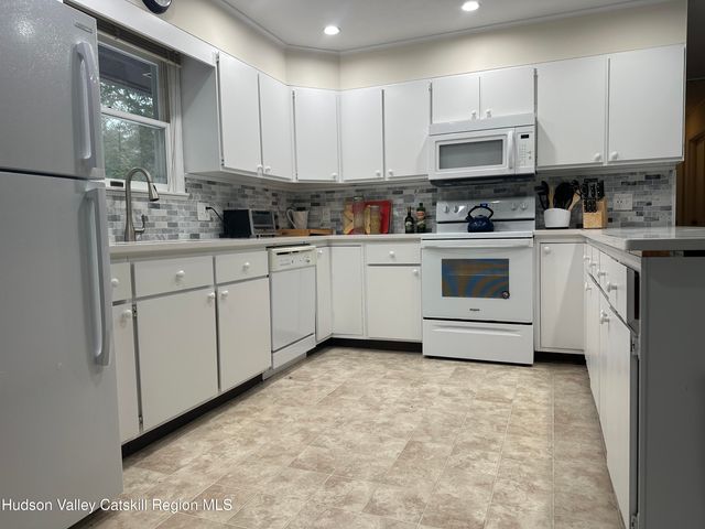 39 Island Drive, Copake, NY 12516