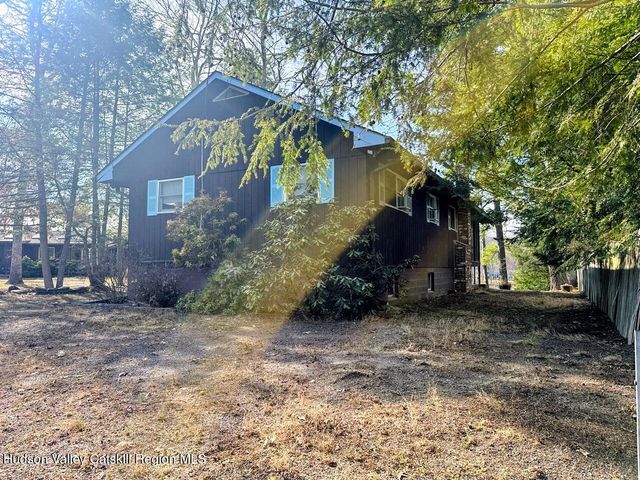 39 Island Drive, Copake, NY 12516