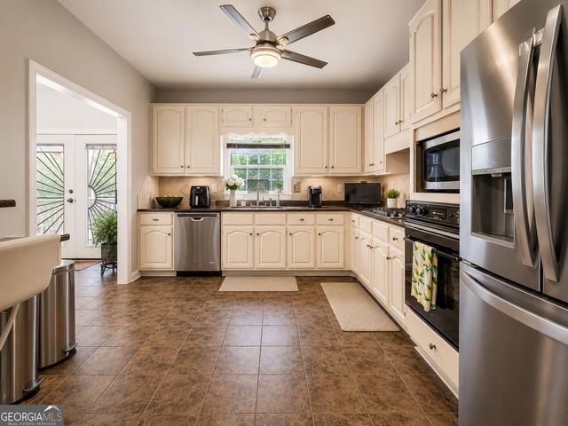1950 Honeybee Creek Drive, Griffin, GA 30224