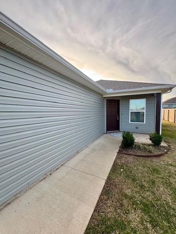 2006 E Annette Drive, Siloam Springs, AR 72761