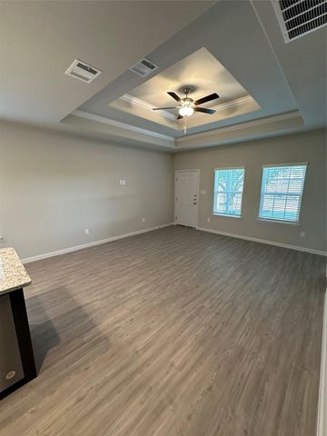 810 E Baxter ST E A & B, Seguin, TX 78155