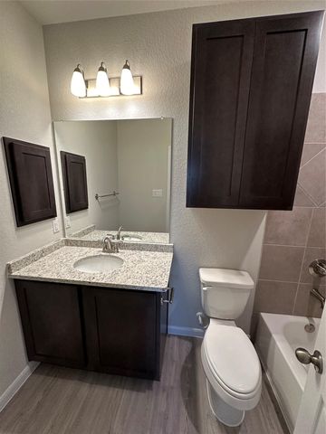 810 E Baxter ST E A & B, Seguin, TX 78155