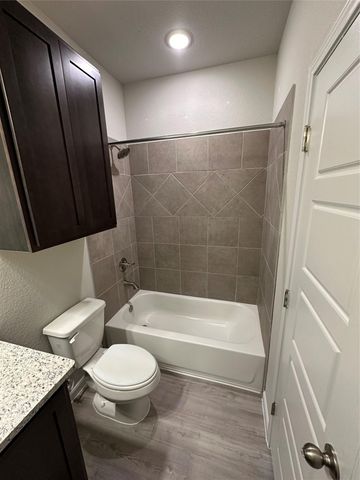 810 E Baxter ST E A & B, Seguin, TX 78155