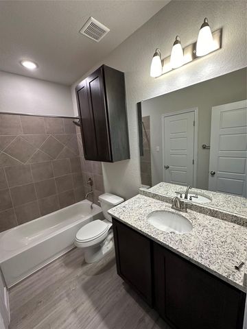 810 E Baxter ST E A & B, Seguin, TX 78155