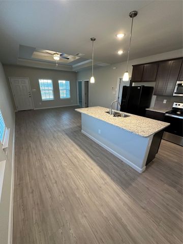 810 E Baxter ST E A & B, Seguin, TX 78155