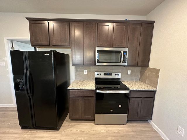 810 E Baxter ST E A & B, Seguin, TX 78155