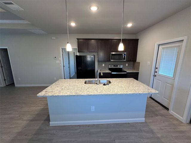 810 E Baxter ST E A & B, Seguin, TX 78155