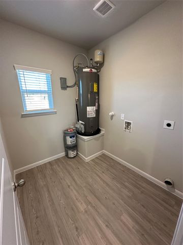 810 E Baxter ST E A & B, Seguin, TX 78155