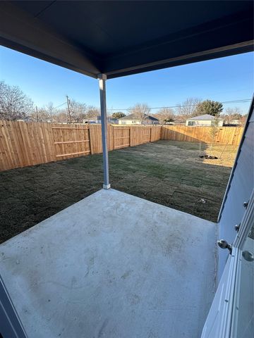 810 E Baxter ST E A & B, Seguin, TX 78155