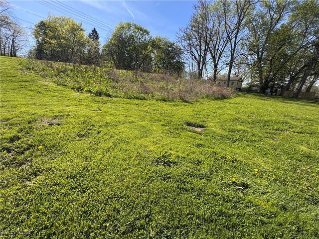 97 S Four Mile Run Road, Austintown, OH 44515