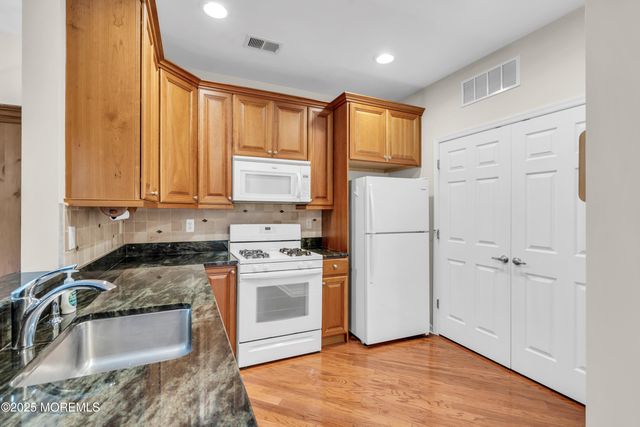 516 Sophee Lane, Lakewood, NJ 08701