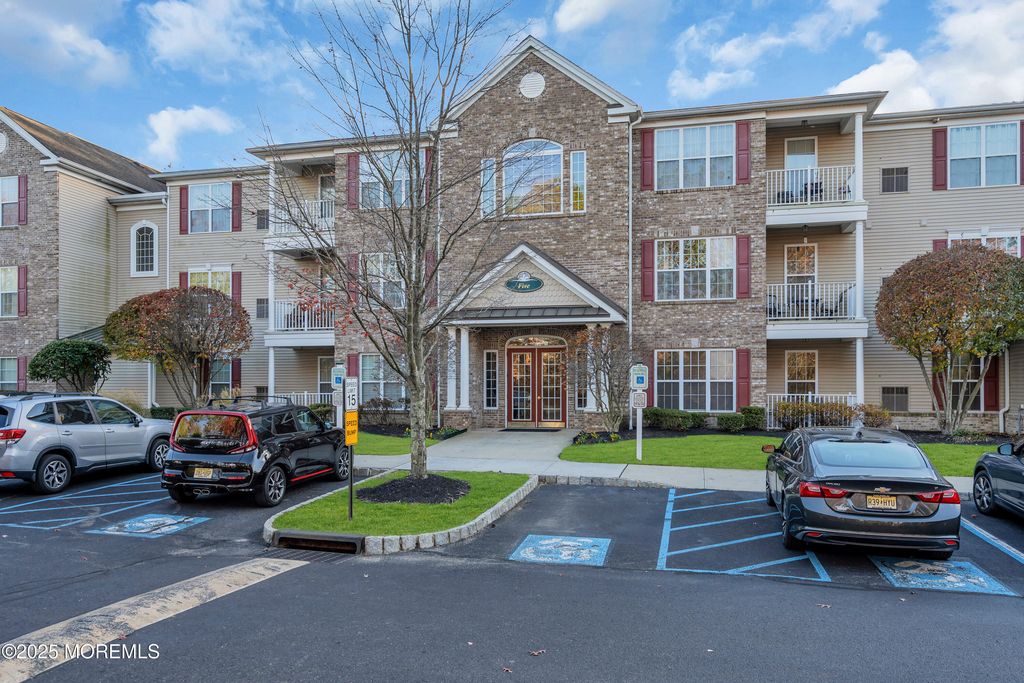 516 Sophee Lane, Lakewood, NJ 08701