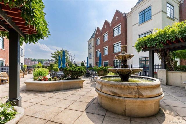 1 Christie Place 402E, Scarsdale, NY 10583