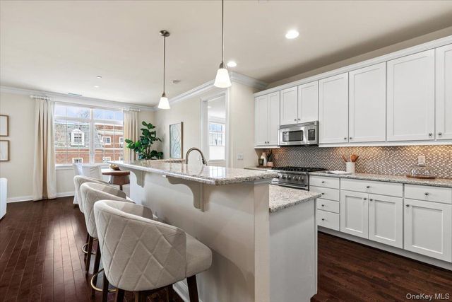 1 Christie Place 402E, Scarsdale, NY 10583