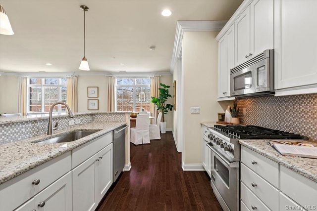 1 Christie Place 402E, Scarsdale, NY 10583