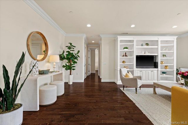 1 Christie Place 402E, Scarsdale, NY 10583