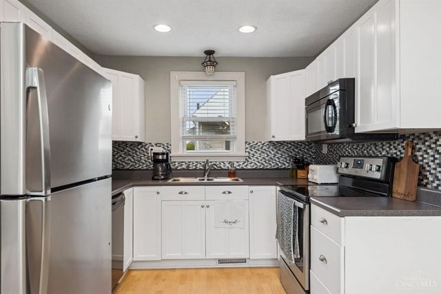 3841 Virginia Court, Cincinnati, OH 45248