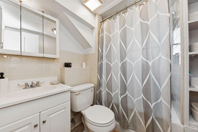 3841 Virginia Court, Cincinnati, OH 45248