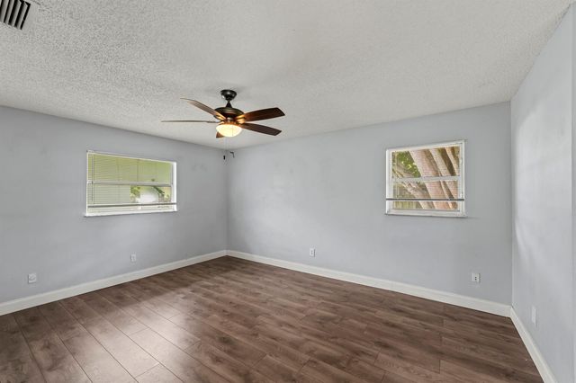 106 NW Broadview Street, Port St. Lucie, FL 34983