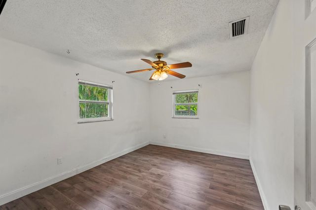 106 NW Broadview Street, Port St. Lucie, FL 34983