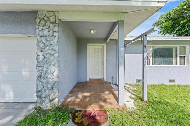 106 NW Broadview Street, Port St. Lucie, FL 34983