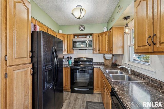 1146 6TH Avenue N, Clinton, IA 52732