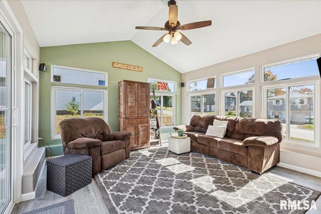 1146 6TH Avenue N, Clinton, IA 52732