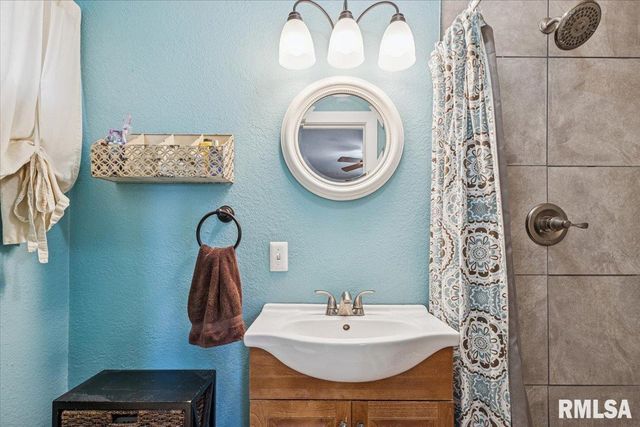 1146 6TH Avenue N, Clinton, IA 52732