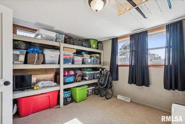 1146 6TH Avenue N, Clinton, IA 52732