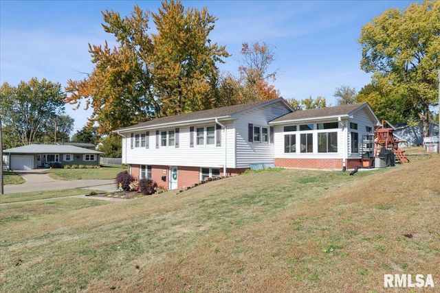 1146 6TH Avenue N, Clinton, IA 52732