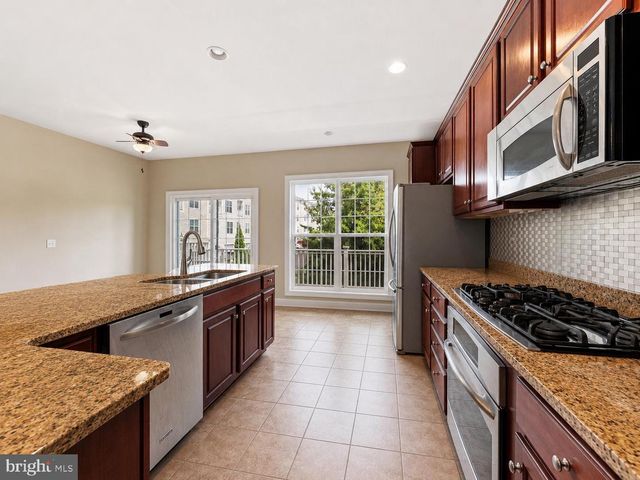 2190 OBERLIN DR, Woodbridge, VA 22191