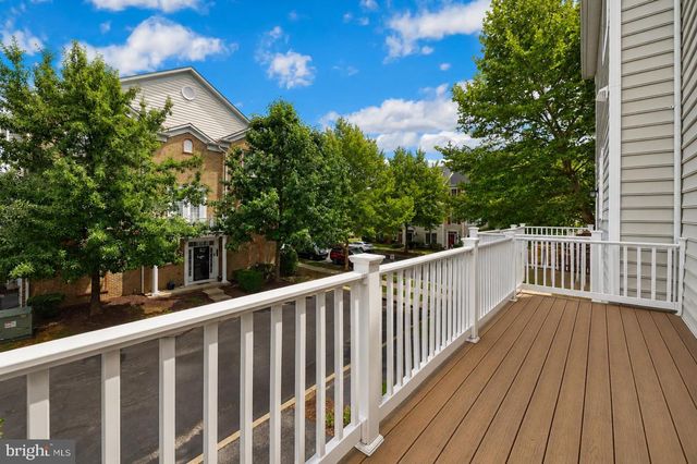 2190 OBERLIN DR, Woodbridge, VA 22191
