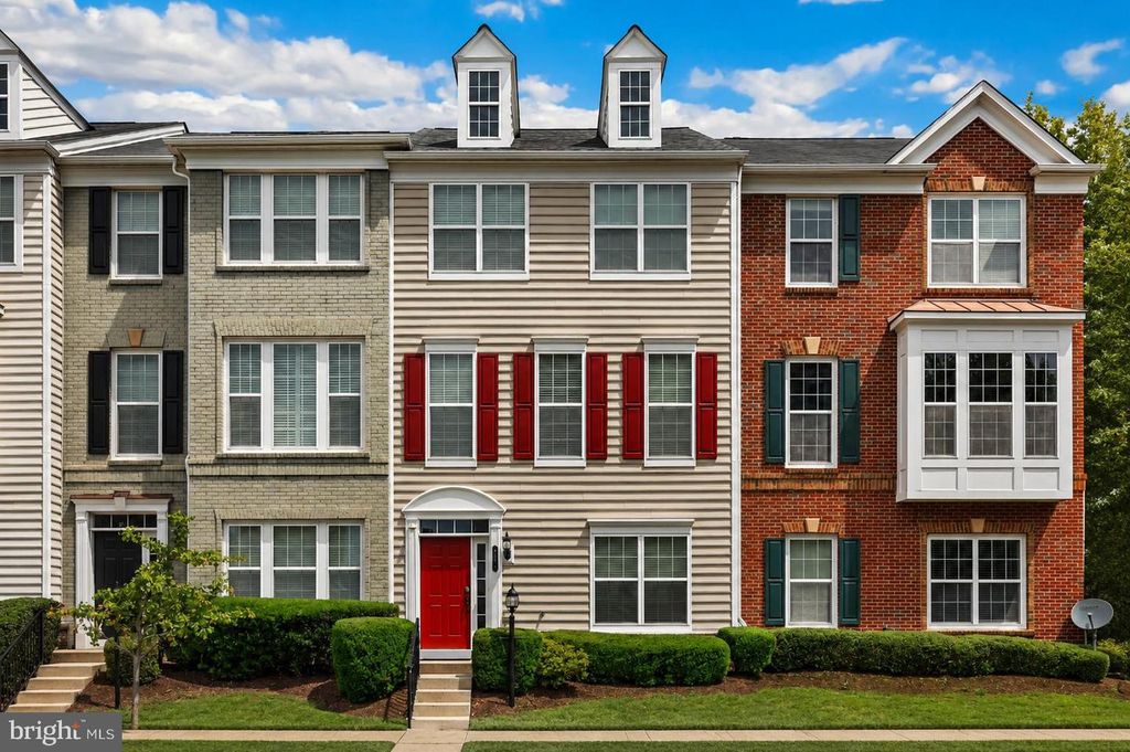 2190 OBERLIN DR, Woodbridge, VA 22191