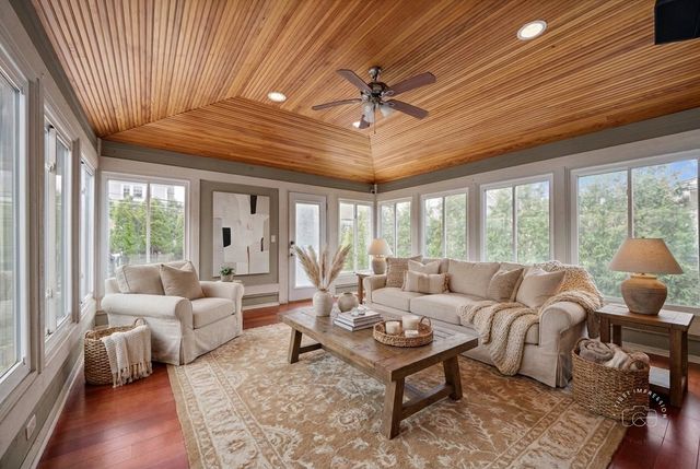 427 S Sleight Street, Naperville, IL 60540