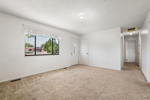 2021 Zinno Blvd, Pueblo, CO 81006