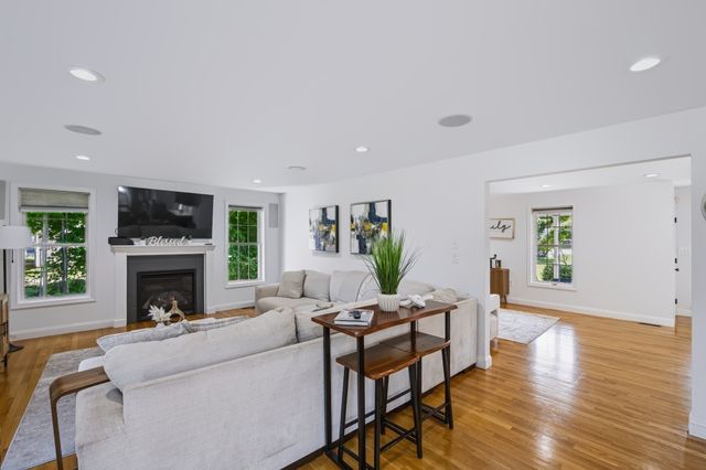 492 Sumner St, Stoughton, MA 02072