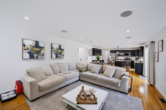 492 Sumner St, Stoughton, MA 02072
