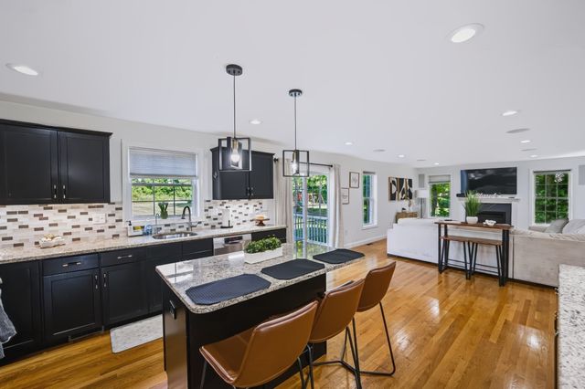 492 Sumner St, Stoughton, MA 02072