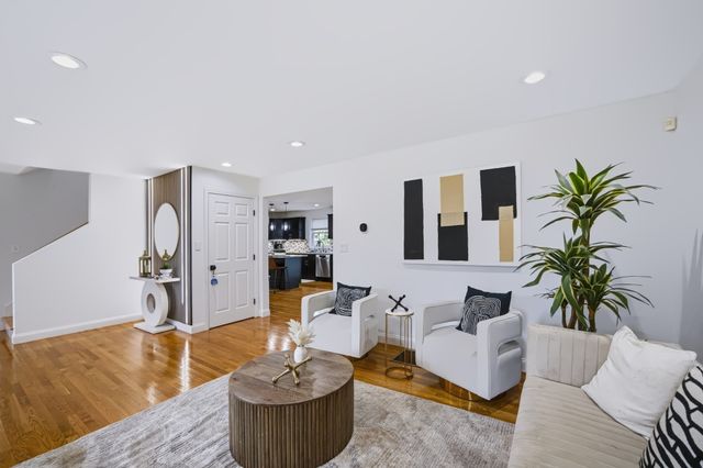 492 Sumner St, Stoughton, MA 02072