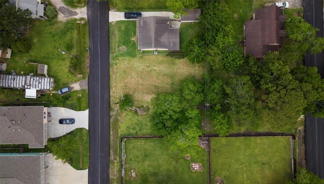 402 Bay Oaks Drive, La Porte, TX 77571
